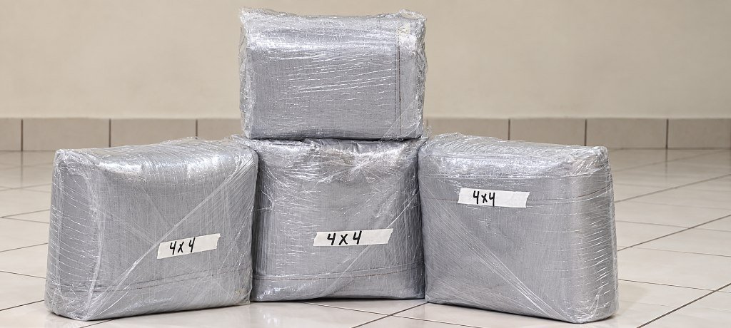 Lonas fabricadas a la medida protegidas y empacadas para su entrega